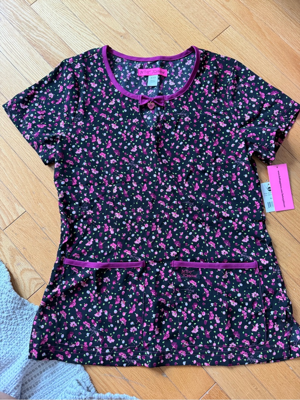 Betsy Johnson Floral Scrub Top